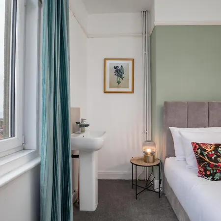 Holiday home Kitson House - Sea Views, 1 Min Walk To Harbour Scarborough