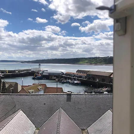 Kitson House - Sea Views, 1 Min Walk To Harbour Holiday home Scarborough