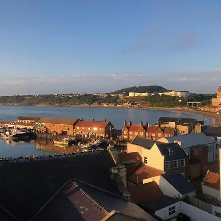 Kitson House - Sea Views, 1 Min Walk To Harbour Holiday home