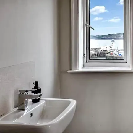Kitson House - Sea Views, Terraces, 1 Min Walk To Seafront, 5 To Beach, Free Street Parking, Old Town 펜션 스카버러