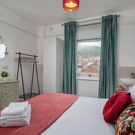 Kitson House - Sea Views, 1 Min Walk To Harbour Holiday home *