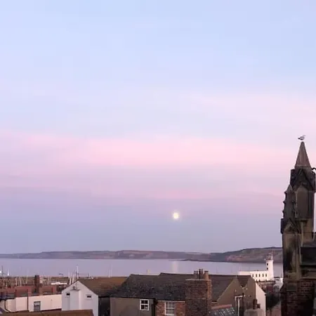 Kitson House - Sea Views, 1 Min Walk To Harbour * Scarborough