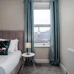 Kitson House - Sea Views, Old Town, 5 Min Walk To Beach, Street Parking *