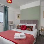 Kitson House - Sea Views, Old Town, 5 Min Walk To Beach, Street Parking Скарборо