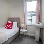 Kitson House - Sea Views, Old Town, 5 Min Walk To Beach, Street Parking Скарборо