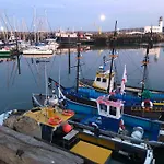 Kitson House - Sea Views, Old Town, 5 Min Walk To Beach, Street Parking *