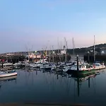 Holiday home Kitson House - Sea Views, Old Town, 1 Min Walk To Harbour, 5 Mins To Beach, Free Street Parking