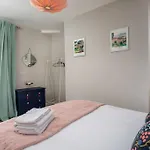 Kitson House - Sea Views, Old Town, 1 Min Walk To Harbour, 5 Mins To Beach, Free Street Parking Holiday home Scarborough