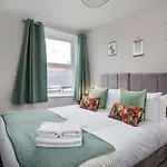 Kitson House - Sea Views, Old Town, 5 Min Walk To Beach, Street Parking Скарборо
