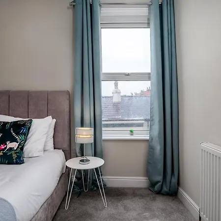 Kitson House - Sea Views, Terraces, 1 Min Walk To Seafront, 5 To Beach, Free Street Parking, Old Town *