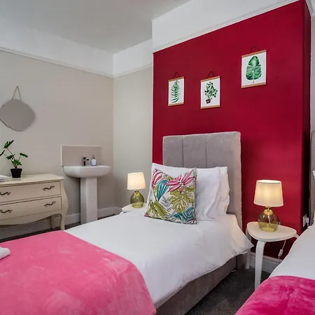 Kitson House - Sea Views, Terraces, 1 Min Walk To Seafront, 5 To Beach, Free Street Parking, Old Town Hébergement de vacances Scarborough