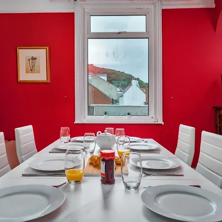 Kitson House - Sea Views, Terraces, 1 Min Walk To Seafront, 5 To Beach, Free Street Parking, Old Town