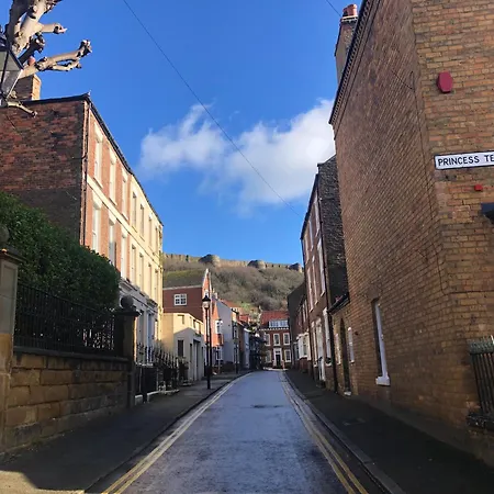 Kitson House - Sea Views, 1 Min Walk To Harbour Casa de Férias *