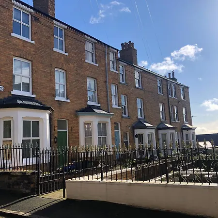 Kitson House - Sea Views, Old Town, 1 Min Walk To Harbour, 5 Mins To Beach, Free Street Parking Holiday home Scarborough