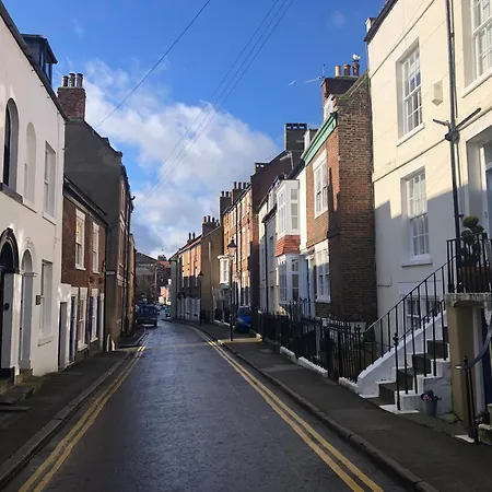 Feriehus Kitson House - Sea Views, Terraces, 1 Min Walk To Seafront, 5 To Beach, Free Street Parking, Old Town Scarborough