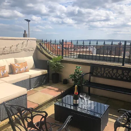 Kitson House - Sea Views, Terraces, 1 Min Walk To Seafront, 5 To Beach, Free Street Parking, Old Town * Scarborough