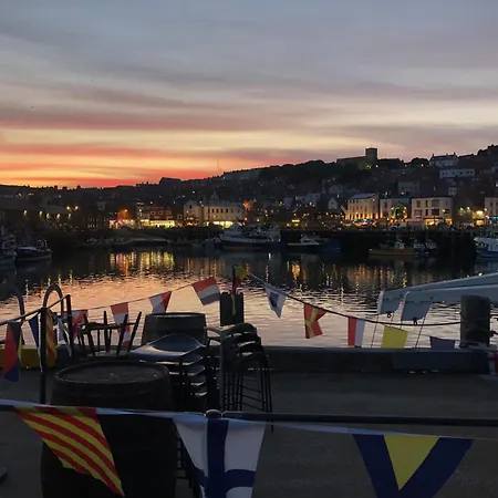 Prázdninový dům Kitson House - Sea Views, 1 Min Walk To Harbour *