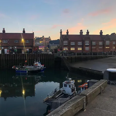 Kitson House - Sea Views, 1 Min Walk To Harbour *