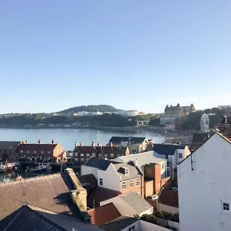 Kitson House - Sea Views, Terraces, 1 Min Walk To Seafront, 5 To Beach, Free Street Parking, Old Town Scarborough