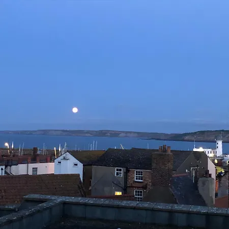 Kitson House - Sea Views, Old Town, 1 Min Walk To Harbour, 5 Mins To Beach, Free Street Parking Scarborough