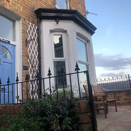 Kitson House - Sea Views, Terraces, 1 Min Walk To Seafront, 5 To Beach, Free Street Parking, Old Town * Scarborough