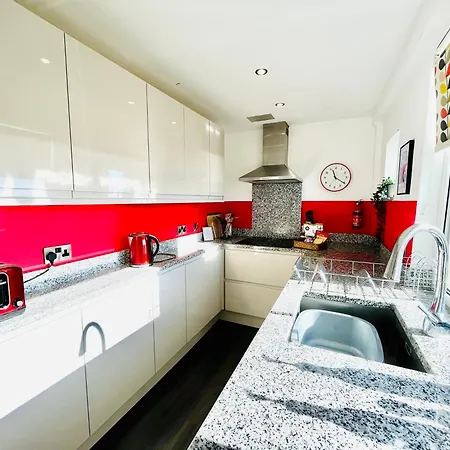 Kitson House - Sea Views, 1 Min Walk To Harbour *