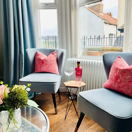 Kitson House - Sea Views, Terraces, 1 Min Walk To Seafront, 5 To Beach, Free Street Parking, Old Town Hébergement de vacances Scarborough