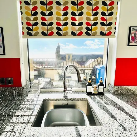 Kitson House - Sea Views, 1 Min Walk To Harbour Scarborough
