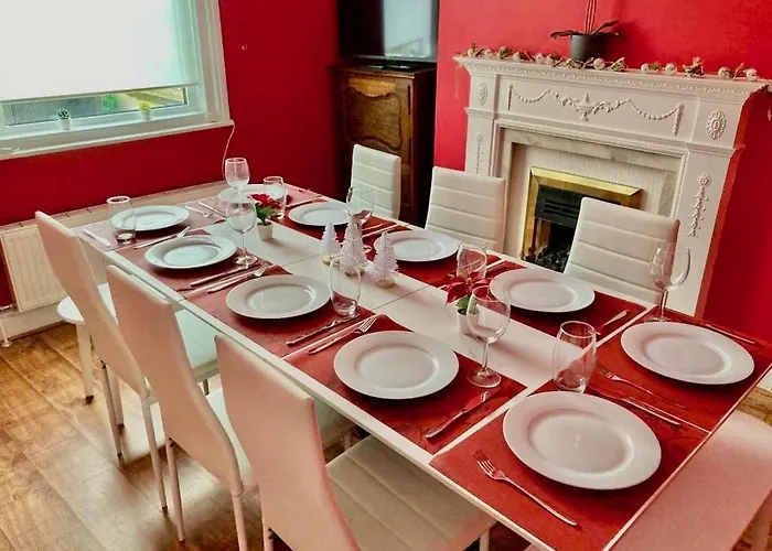 Dom wakacyjny Kitson House - Sea Views, Old Town, 5 Min Walk To Beach, Street Parking *