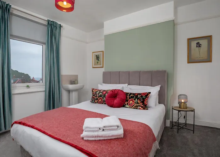 Kitson House - Sea Views, Old Town, 5 Min Walk To Beach, Street Parking Scarborough