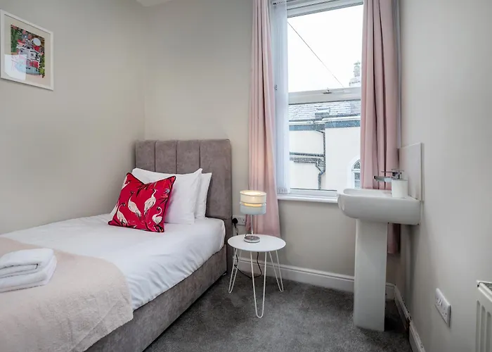 Kitson House - Sea Views, Old Town, 5 Min Walk To Beach, Street Parking Scarborough