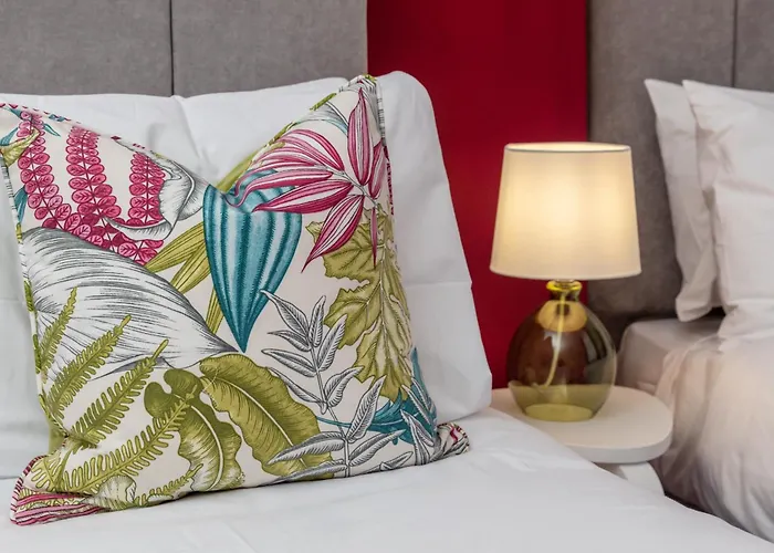 Kitson House - Sea Views, Old Town, 5 Min Walk To Beach, Street Parking Dom wakacyjny