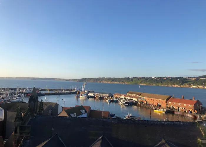 Kitson House - Sea Views, Old Town, 5 Min Walk To Beach, Street Parking *