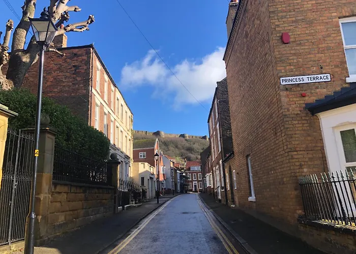 Kitson House - Sea Views, Old Town, 5 Min Walk To Beach, Street Parking Dom wakacyjny *