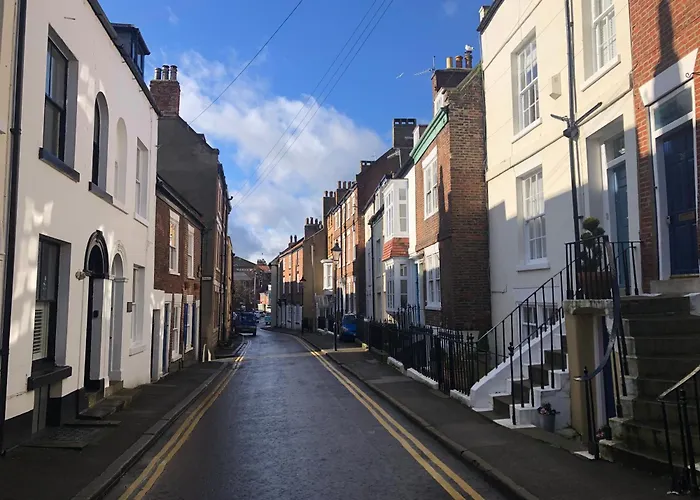 Dom wakacyjny Kitson House - Sea Views, Old Town, 5 Min Walk To Beach, Street Parking Scarborough