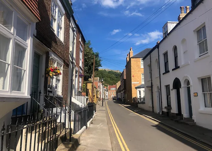 Kitson House - Sea Views, Old Town, 5 Min Walk To Beach, Street Parking Dom wakacyjny