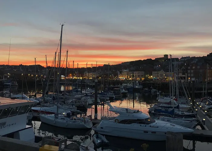 Dom wakacyjny Kitson House - Sea Views, Old Town, 5 Min Walk To Beach, Street Parking *