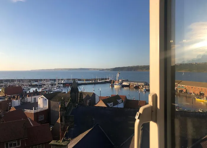 Dom wakacyjny Kitson House - Sea Views, Old Town, 5 Min Walk To Beach, Street Parking *