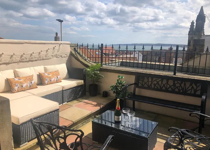 Kitson House - Sea Views, Old Town, 5 Min Walk To Beach, Street Parking * Scarborough
