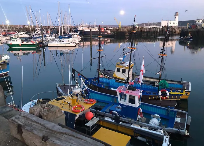 Kitson House - Sea Views, Old Town, 5 Min Walk To Beach, Street Parking *