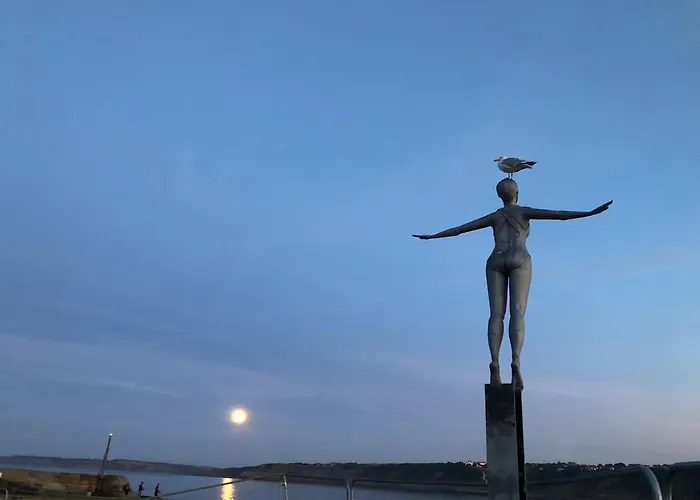 Dom wakacyjny Kitson House - Sea Views, Old Town, 5 Min Walk To Beach, Street Parking Scarborough