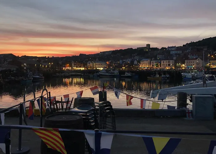 Nyaraló Kitson House - Sea Views, Old Town, 5 Min Walk To Beach, Street Parking *