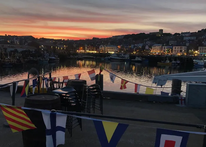 Dom wakacyjny Kitson House - Sea Views, Old Town, 5 Min Walk To Beach, Street Parking