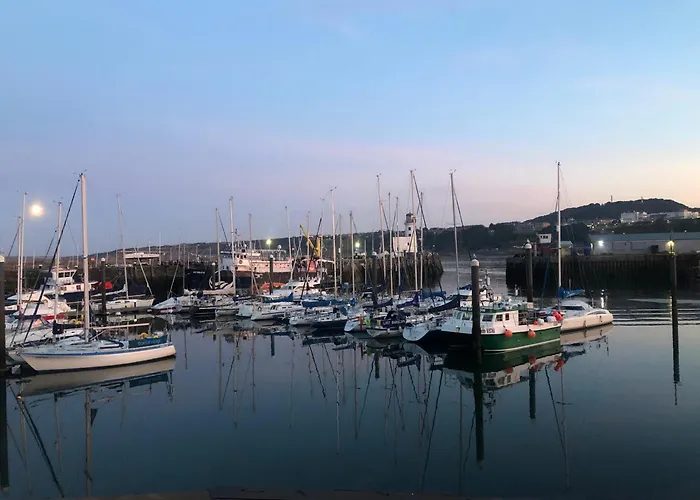 Dom wakacyjny Kitson House - Sea Views, Old Town, 5 Min Walk To Beach, Street Parking