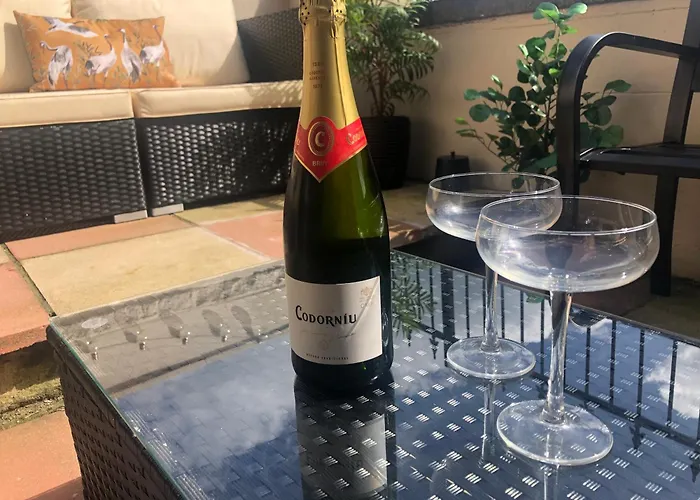 Kitson House - Sea Views, Old Town, 5 Min Walk To Beach, Street Parking Dom wakacyjny *