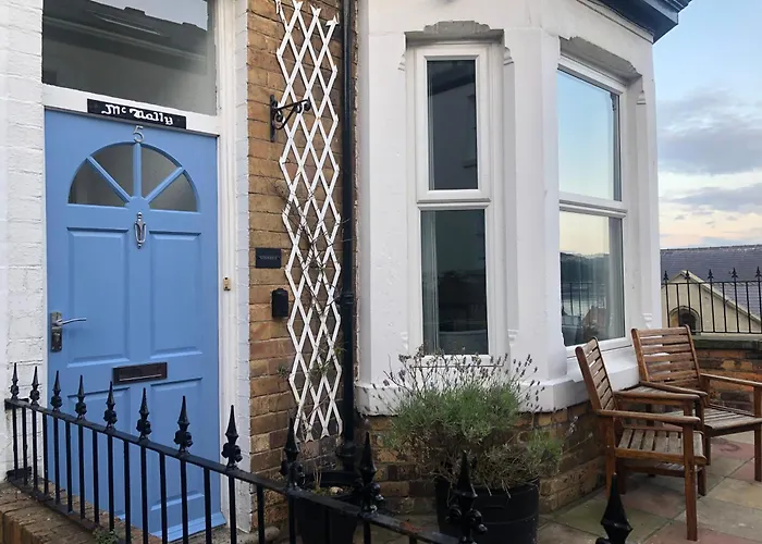 Dom wakacyjny Kitson House - Sea Views, Old Town, 5 Min Walk To Beach, Street Parking Scarborough