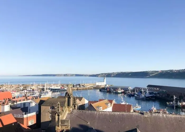 Dom wakacyjny Kitson House - Sea Views, Old Town, 5 Min Walk To Beach, Street Parking