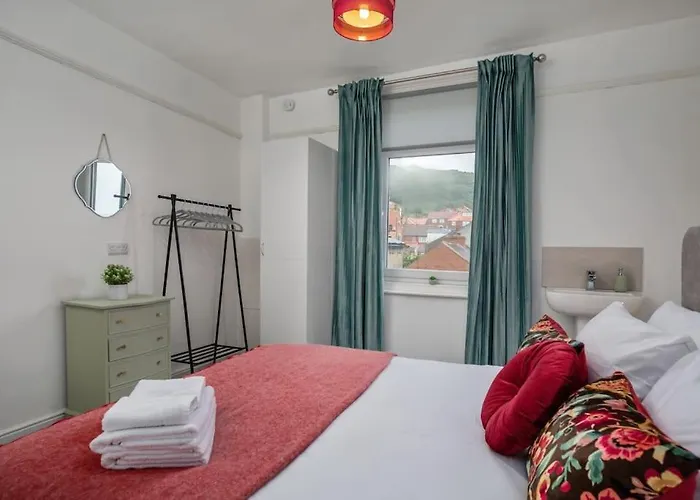 Kitson House - Sea Views, Old Town, 5 Min Walk To Beach, Street Parking Dom wakacyjny *