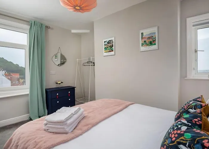 Kitson House - Sea Views, Old Town, 5 Min Walk To Beach, Street Parking Dom wakacyjny Scarborough