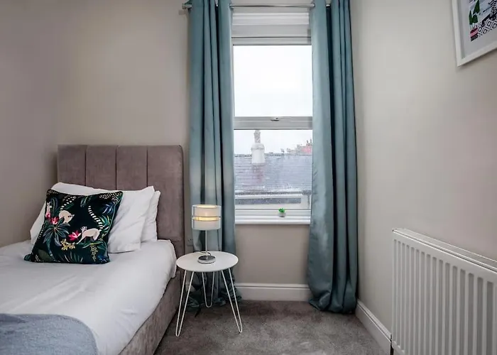 Kitson House - Sea Views, Old Town, 5 Min Walk To Beach, Street Parking * Scarborough